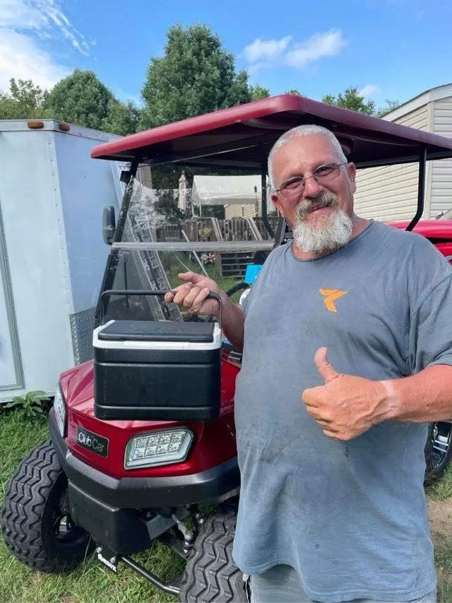 golf cart customer giving thumbs up